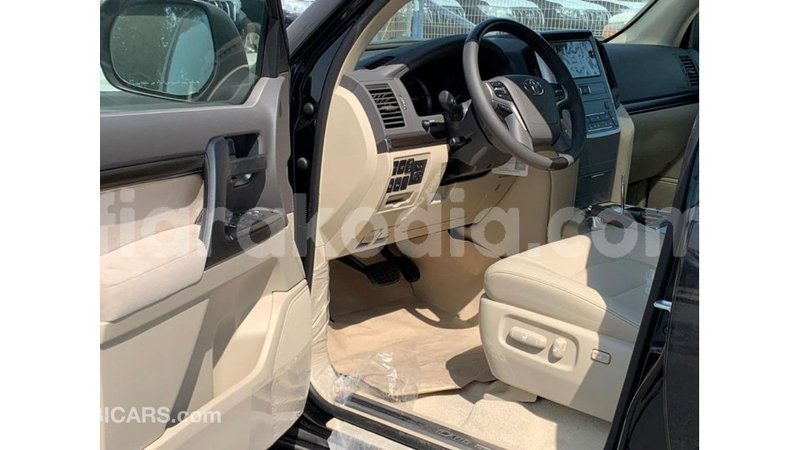 Big with watermark toyota land cruiser diana import dubai 5010