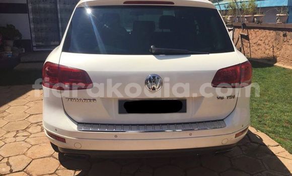 Acheter Occasion Voiture Volkswagen Touareg Blanc à Antananarivo au Analamanga Acheter Occasion Voiture Volkswagen Touareg Blanc à Antananarivo au Analamanga