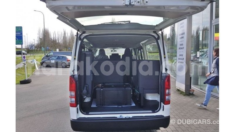 Big with watermark toyota hiace diana import dubai 5016