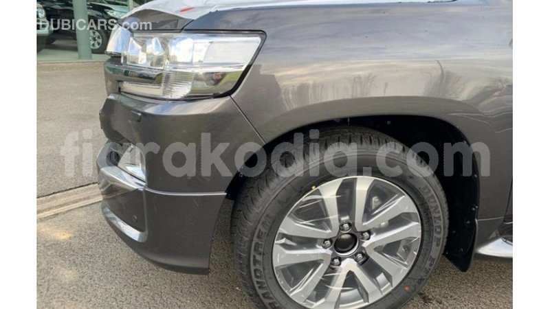 Big with watermark toyota land cruiser diana import dubai 5017