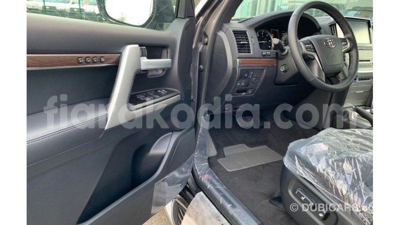 Big with watermark toyota land cruiser diana import dubai 5017