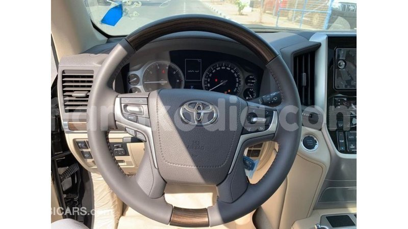 Big with watermark toyota land cruiser diana import dubai 5019