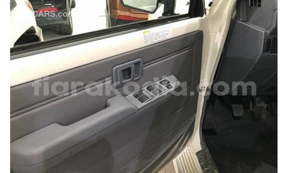 Acheter Import Voiture Toyota Land Cruiser Blanc à Import - Dubai, Diana Acheter Import Voiture Toyota Land Cruiser Blanc à Import - Dubai, Diana