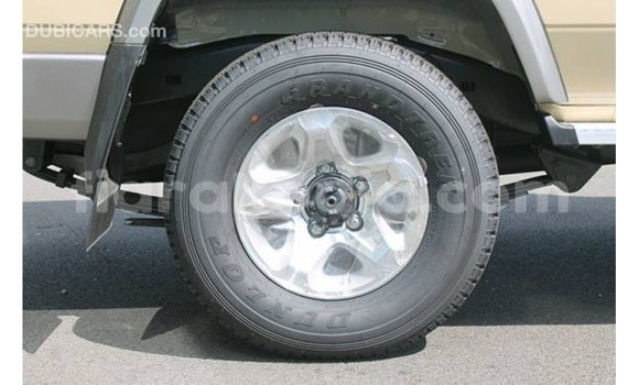 Acheter Import Voiture Toyota Land Cruiser Beige à Import - Dubai, Diana Acheter Import Voiture Toyota Land Cruiser Beige à Import - Dubai, Diana