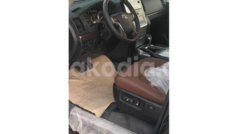 Big with watermark toyota land cruiser diana import dubai 5037