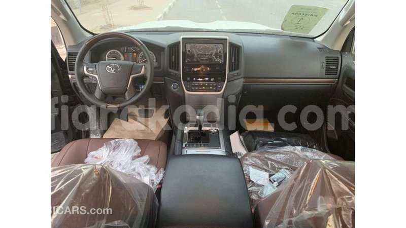 Big with watermark toyota land cruiser diana import dubai 5037