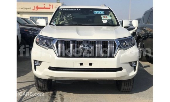 Acheter Import Voiture Toyota Prado Blanc à Import - Dubai, Diana Acheter Import Voiture Toyota Prado Blanc à Import - Dubai, Diana