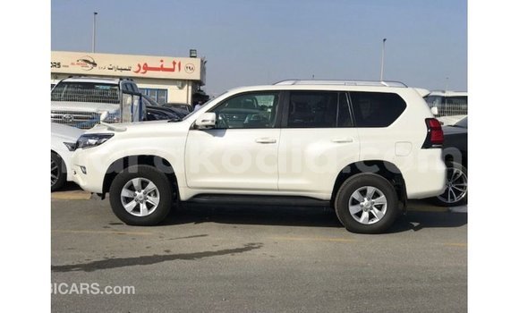 Acheter Import Voiture Toyota Prado Blanc à Import - Dubai, Diana Acheter Import Voiture Toyota Prado Blanc à Import - Dubai, Diana