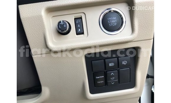 Acheter Import Voiture Toyota Prado Blanc à Import - Dubai, Diana Acheter Import Voiture Toyota Prado Blanc à Import - Dubai, Diana