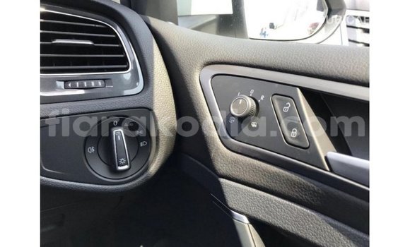 Acheter Import Voiture Volkswagen Golf Blanc à Import - Dubai, Diana Acheter Import Voiture Volkswagen Golf Blanc à Import - Dubai, Diana