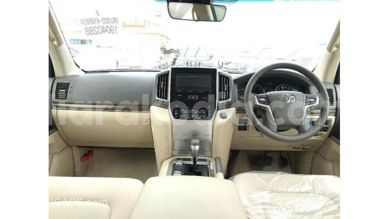 Big with watermark toyota land cruiser diana import dubai 5068