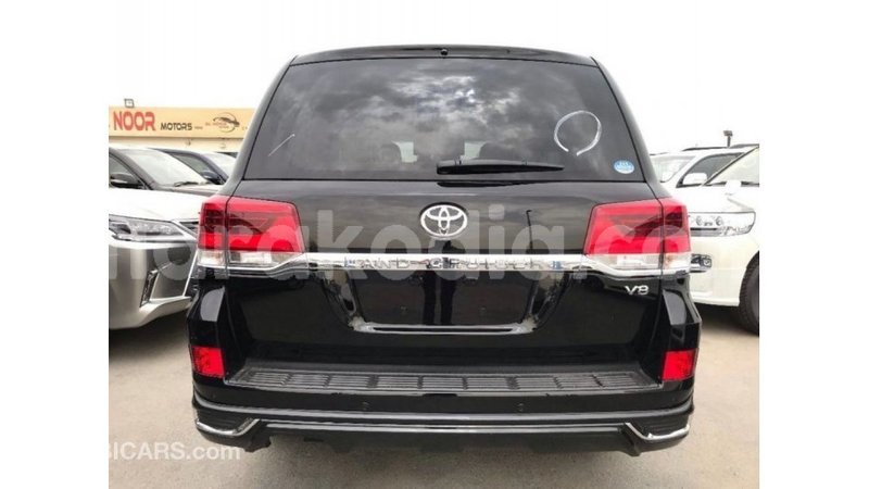 Big with watermark toyota land cruiser diana import dubai 5068