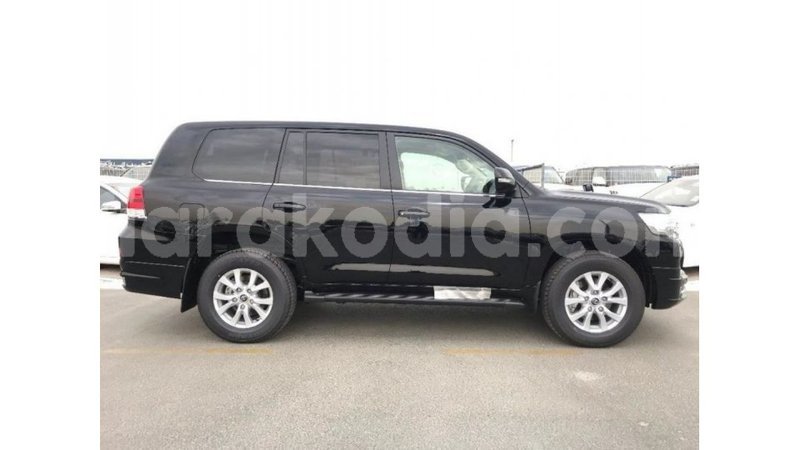 Big with watermark toyota land cruiser diana import dubai 5068