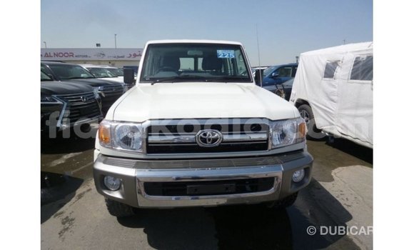 Acheter Import Voiture Toyota Land Cruiser Blanc à Import - Dubai, Diana Acheter Import Voiture Toyota Land Cruiser Blanc à Import - Dubai, Diana