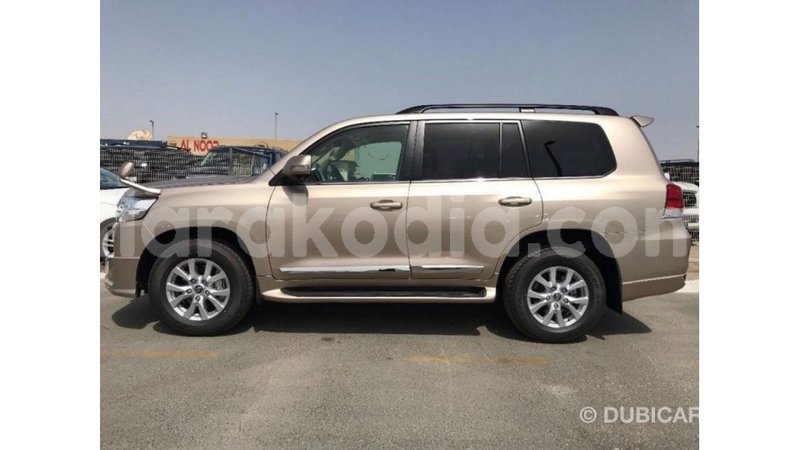 Big with watermark toyota land cruiser diana import dubai 5071