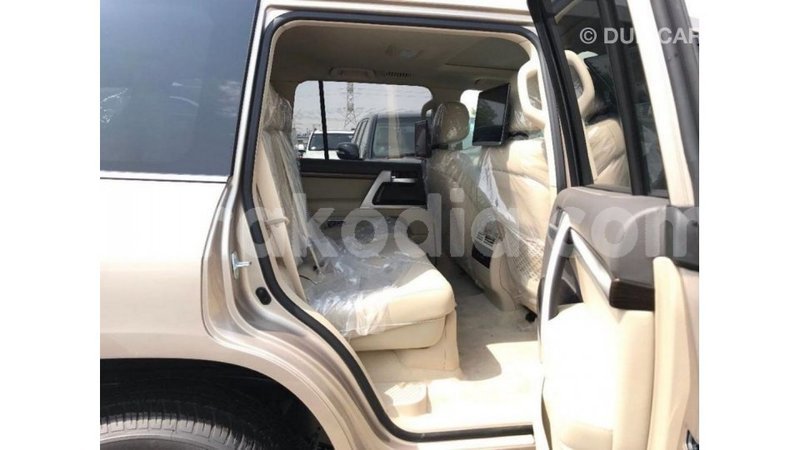 Big with watermark toyota land cruiser diana import dubai 5071