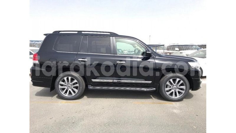 Big with watermark toyota land cruiser diana import dubai 5072