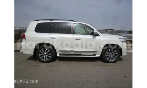 Acheter Import Voiture Toyota Land Cruiser Blanc à Import - Dubai, Diana Acheter Import Voiture Toyota Land Cruiser Blanc à Import - Dubai, Diana