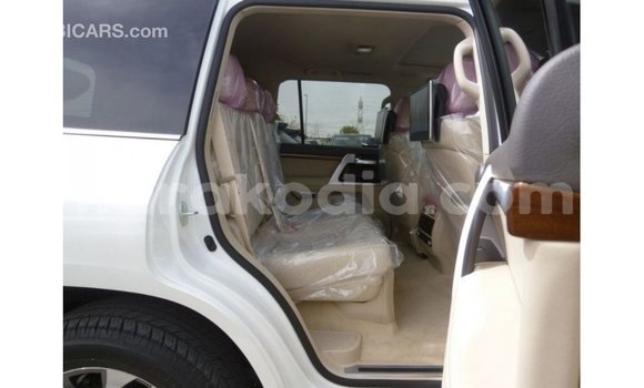 Acheter Import Voiture Toyota Land Cruiser Blanc à Import - Dubai, Diana Acheter Import Voiture Toyota Land Cruiser Blanc à Import - Dubai, Diana