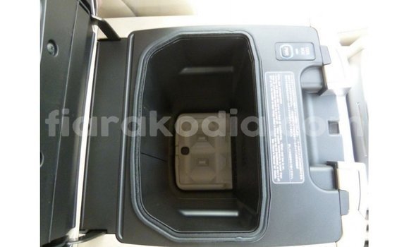 Acheter Import Voiture Toyota Land Cruiser Blanc à Import - Dubai, Diana Acheter Import Voiture Toyota Land Cruiser Blanc à Import - Dubai, Diana