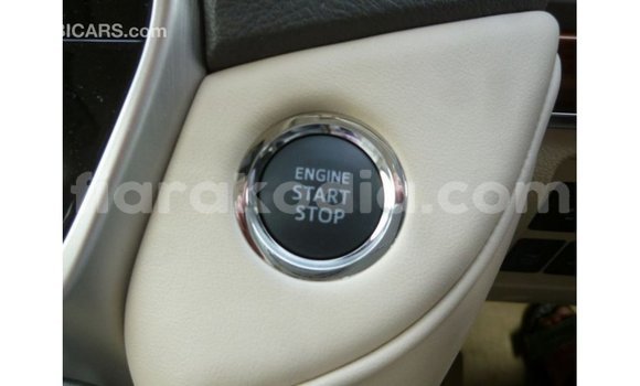 Acheter Import Voiture Toyota Land Cruiser Blanc à Import - Dubai, Diana Acheter Import Voiture Toyota Land Cruiser Blanc à Import - Dubai, Diana