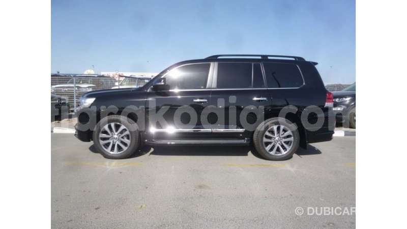 Big with watermark toyota land cruiser diana import dubai 5077