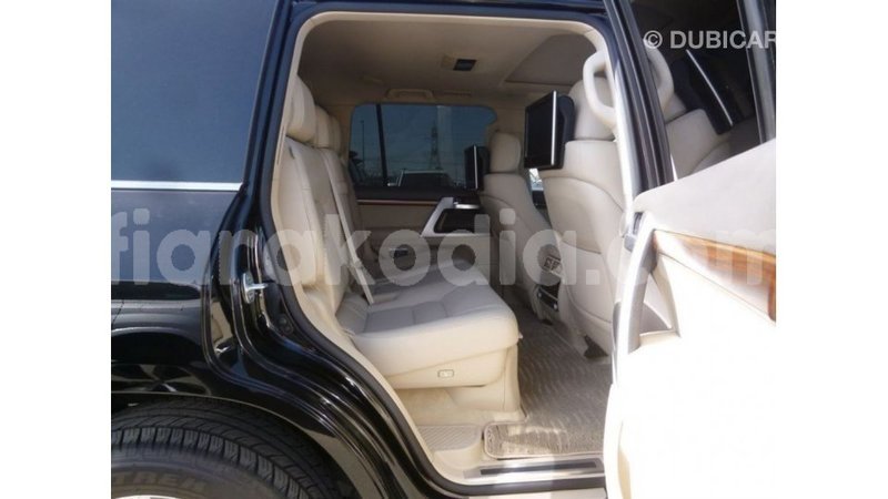 Big with watermark toyota land cruiser diana import dubai 5077