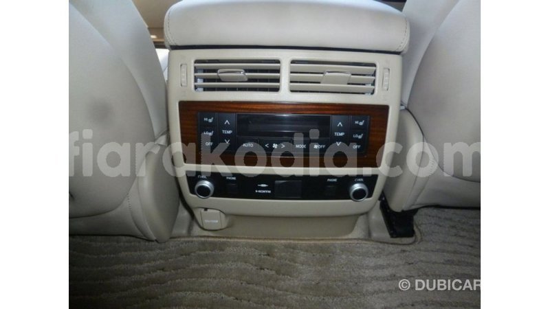 Big with watermark toyota land cruiser diana import dubai 5077