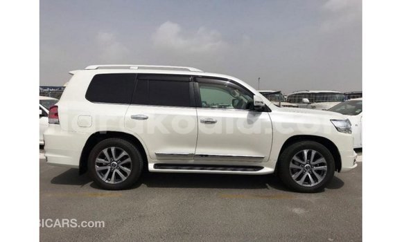 Acheter Import Voiture Toyota Land Cruiser Blanc à Import - Dubai, Diana Acheter Import Voiture Toyota Land Cruiser Blanc à Import - Dubai, Diana