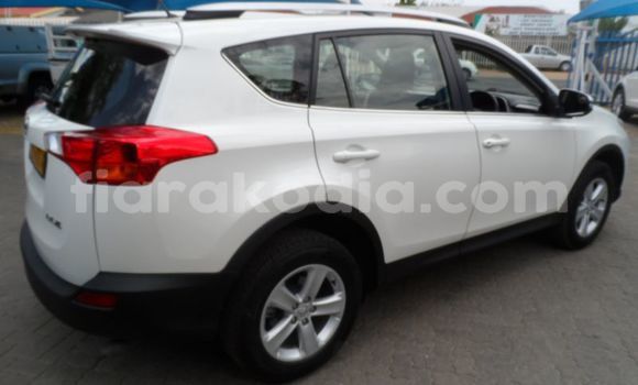 Acheter Occasion Voiture Toyota RAV4 Blanc à Antananarivo au Analamanga Acheter Occasion Voiture Toyota RAV4 Blanc à Antananarivo au Analamanga