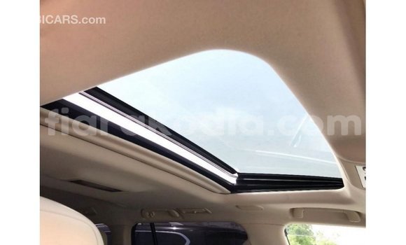 Acheter Import Voiture Toyota Land Cruiser Blanc à Import - Dubai, Diana Acheter Import Voiture Toyota Land Cruiser Blanc à Import - Dubai, Diana