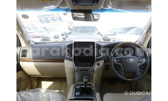 Acheter Import Voiture Toyota Land Cruiser Blanc à Import - Dubai, Diana Acheter Import Voiture Toyota Land Cruiser Blanc à Import - Dubai, Diana