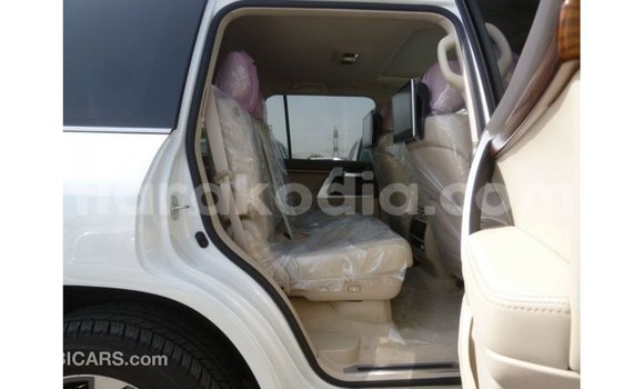 Acheter Import Voiture Toyota Land Cruiser Blanc à Import - Dubai, Diana Acheter Import Voiture Toyota Land Cruiser Blanc à Import - Dubai, Diana