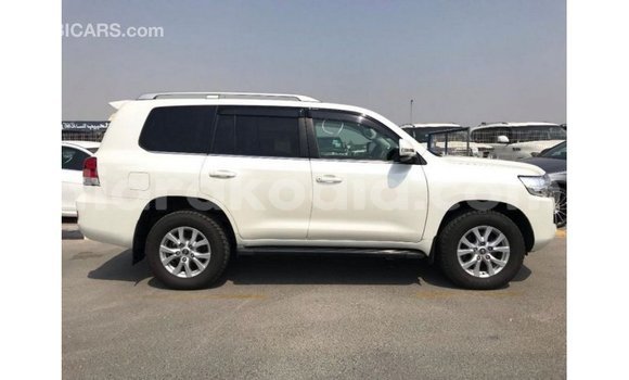 Acheter Import Voiture Toyota Land Cruiser Blanc à Import - Dubai, Diana Acheter Import Voiture Toyota Land Cruiser Blanc à Import - Dubai, Diana