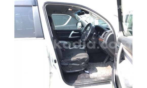 Acheter Import Voiture Toyota Land Cruiser Blanc à Import - Dubai, Diana Acheter Import Voiture Toyota Land Cruiser Blanc à Import - Dubai, Diana