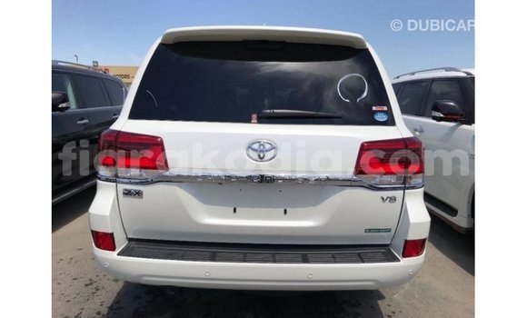 Acheter Import Voiture Toyota Land Cruiser Blanc à Import - Dubai, Diana Acheter Import Voiture Toyota Land Cruiser Blanc à Import - Dubai, Diana