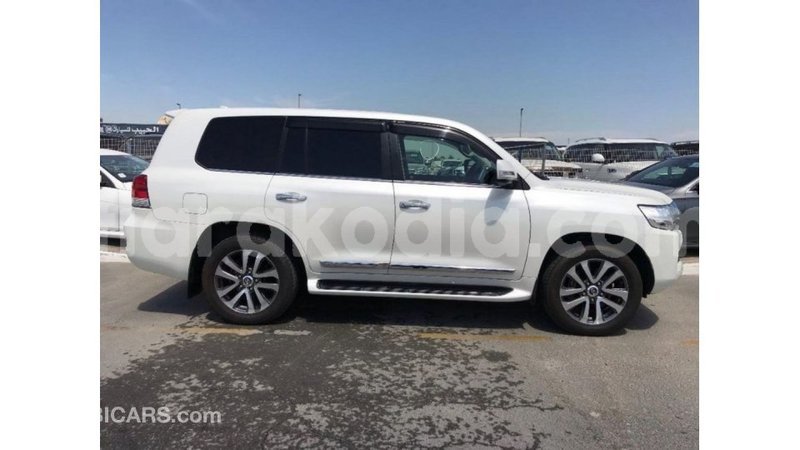 Big with watermark toyota land cruiser diana import dubai 5083