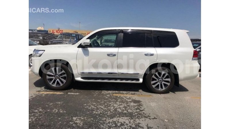 Big with watermark toyota land cruiser diana import dubai 5083