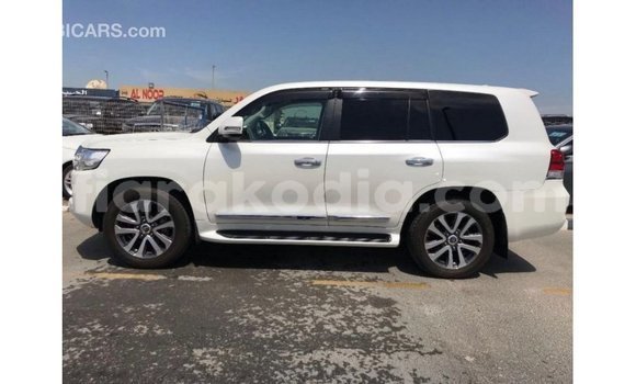 Acheter Import Voiture Toyota Land Cruiser Blanc à Import - Dubai, Diana Acheter Import Voiture Toyota Land Cruiser Blanc à Import - Dubai, Diana