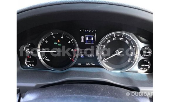 Acheter Import Voiture Toyota Land Cruiser Blanc à Import - Dubai, Diana Acheter Import Voiture Toyota Land Cruiser Blanc à Import - Dubai, Diana