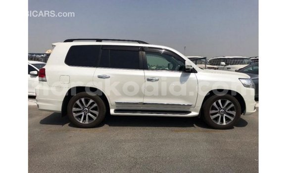 Acheter Import Voiture Toyota Land Cruiser Blanc à Import - Dubai, Diana Acheter Import Voiture Toyota Land Cruiser Blanc à Import - Dubai, Diana