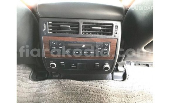 Acheter Import Voiture Toyota Land Cruiser Blanc à Import - Dubai, Diana Acheter Import Voiture Toyota Land Cruiser Blanc à Import - Dubai, Diana