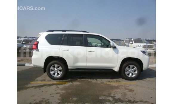 Acheter Import Voiture Toyota Prado Blanc à Import - Dubai, Diana Acheter Import Voiture Toyota Prado Blanc à Import - Dubai, Diana