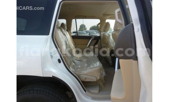 Acheter Import Voiture Toyota Prado Blanc à Import - Dubai, Diana Acheter Import Voiture Toyota Prado Blanc à Import - Dubai, Diana