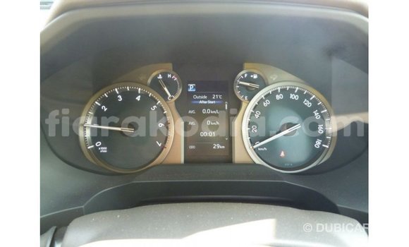 Acheter Import Voiture Toyota Prado Blanc à Import - Dubai, Diana Acheter Import Voiture Toyota Prado Blanc à Import - Dubai, Diana