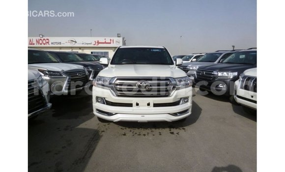 Acheter Import Voiture Toyota Land Cruiser Blanc à Import - Dubai, Diana Acheter Import Voiture Toyota Land Cruiser Blanc à Import - Dubai, Diana