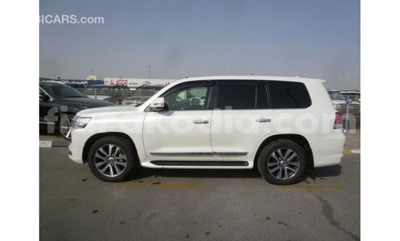 Acheter Import Voiture Toyota Land Cruiser Blanc à Import - Dubai, Diana Acheter Import Voiture Toyota Land Cruiser Blanc à Import - Dubai, Diana