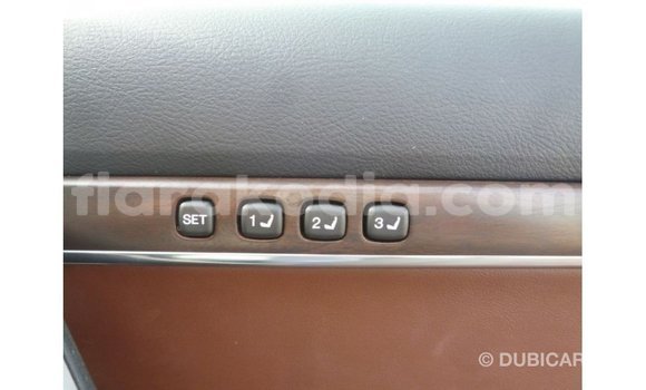 Acheter Import Voiture Toyota Land Cruiser Blanc à Import - Dubai, Diana Acheter Import Voiture Toyota Land Cruiser Blanc à Import - Dubai, Diana