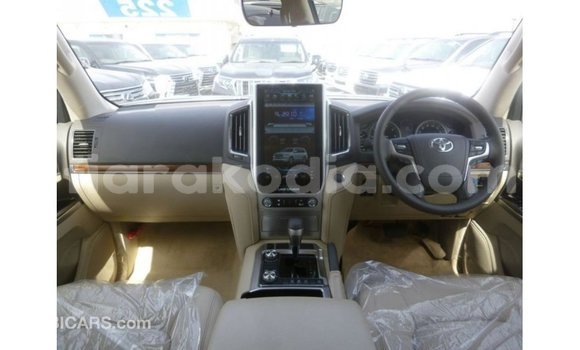 Acheter Import Voiture Toyota Land Cruiser Blanc à Import - Dubai, Diana Acheter Import Voiture Toyota Land Cruiser Blanc à Import - Dubai, Diana