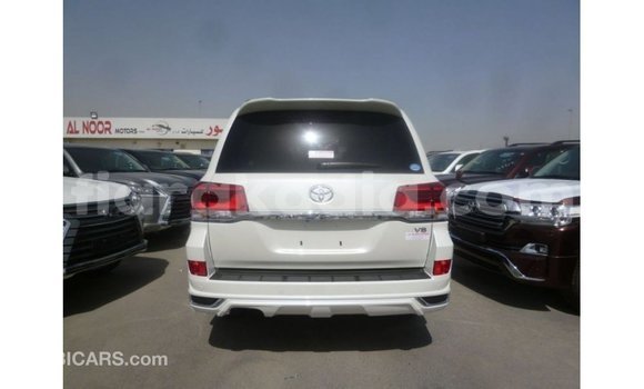 Acheter Import Voiture Toyota Land Cruiser Blanc à Import - Dubai, Diana Acheter Import Voiture Toyota Land Cruiser Blanc à Import - Dubai, Diana